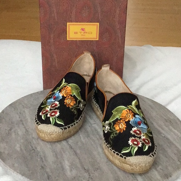 ETRO Black/Multicolor Embroidered Fabric Espadrille Flats. - Picture 10 of 10